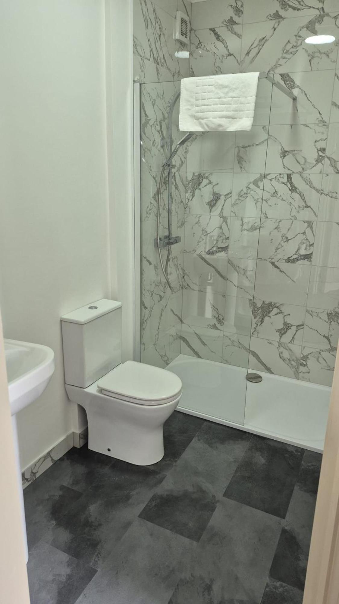 Commercial Hotel Alness Luaran gambar